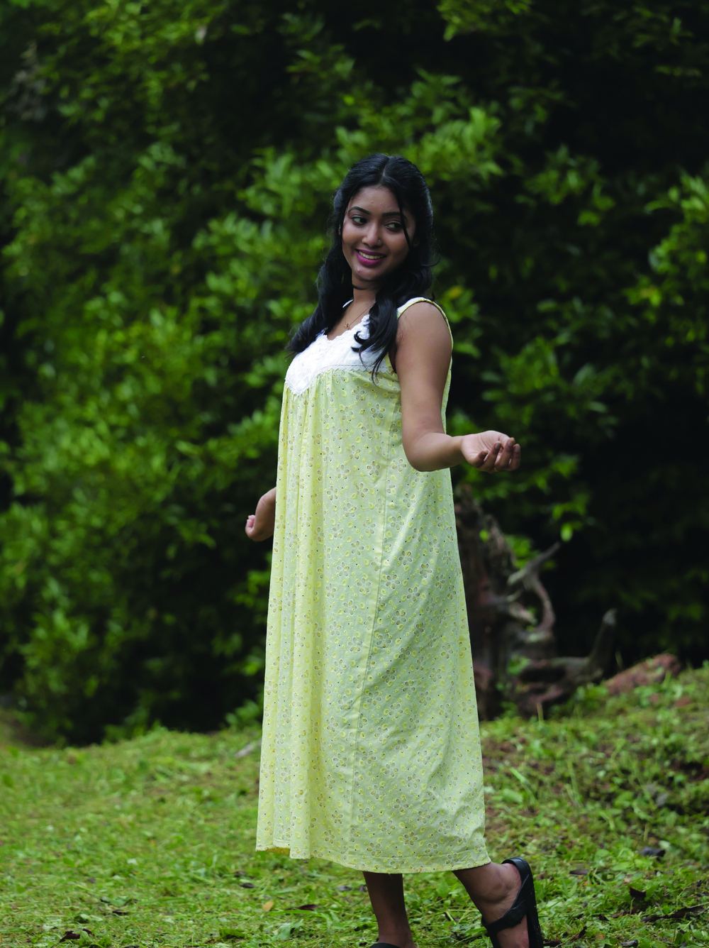 Sleeveless nighty, outdoor
